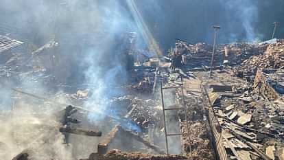 Himachal Fire Incident: तांदी अग्निकांड : 20 घंटे सुलगती रही आग, 10 करोड़ का नुकसान; आशियाने बने राख के ढेर Himachal Fire Incident Kullu Tandi fire incident Fire kept burning for 20 hours loss of Rs 10 crore
