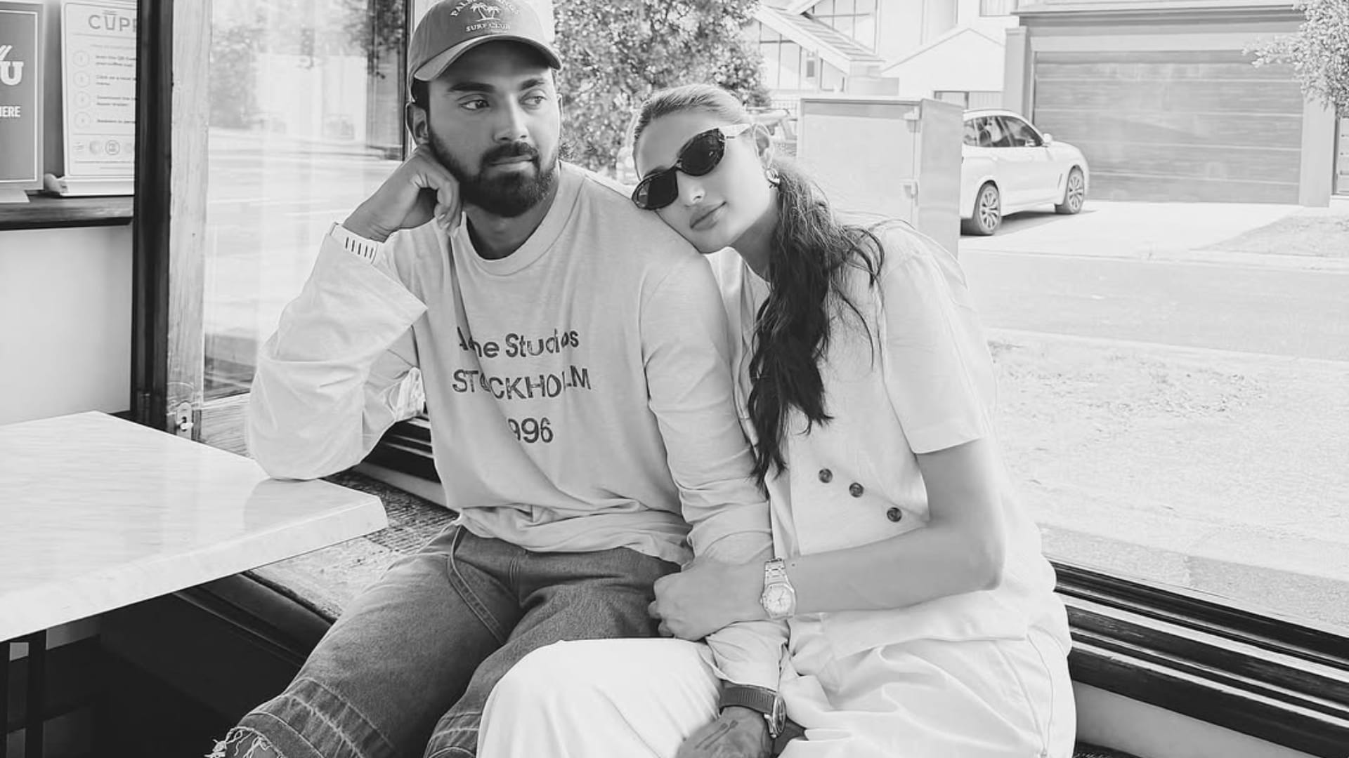 Mom to be Athiya Shetty flaunts baby bump while walking hand in hand with hubby KL Rahul excitement for 2025
