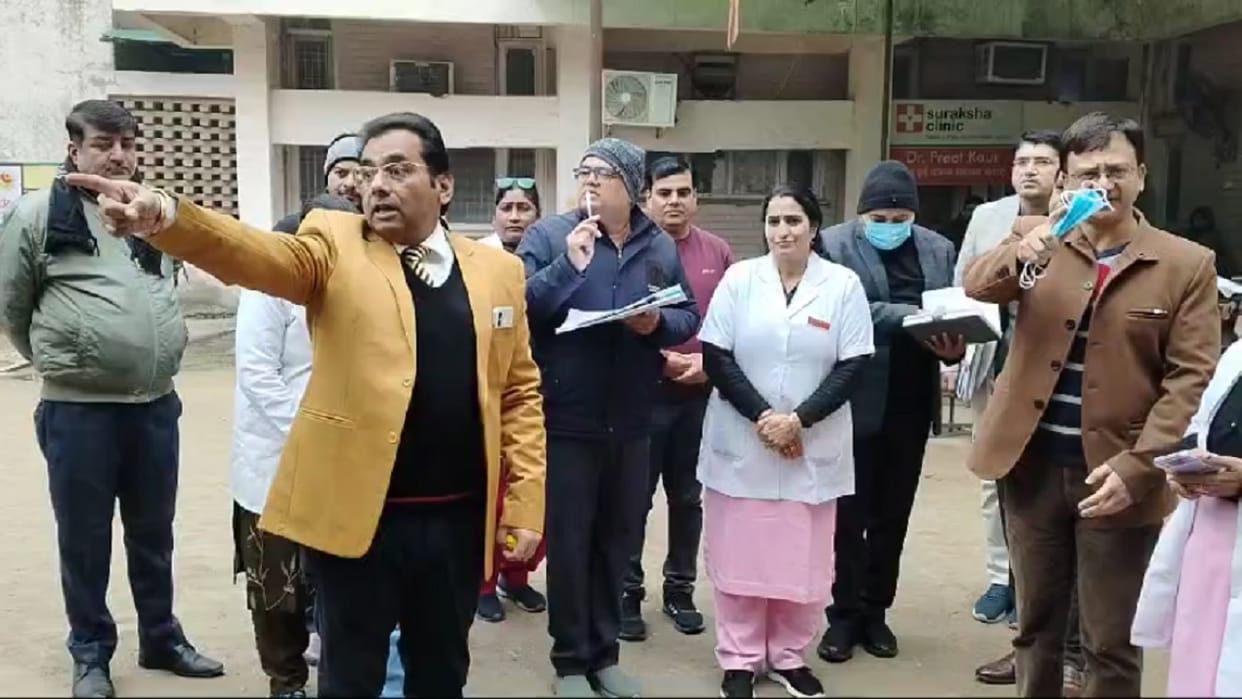 BP and weighing machines were found faulty in Fatehabad hospital, lights were found switched off in toilets