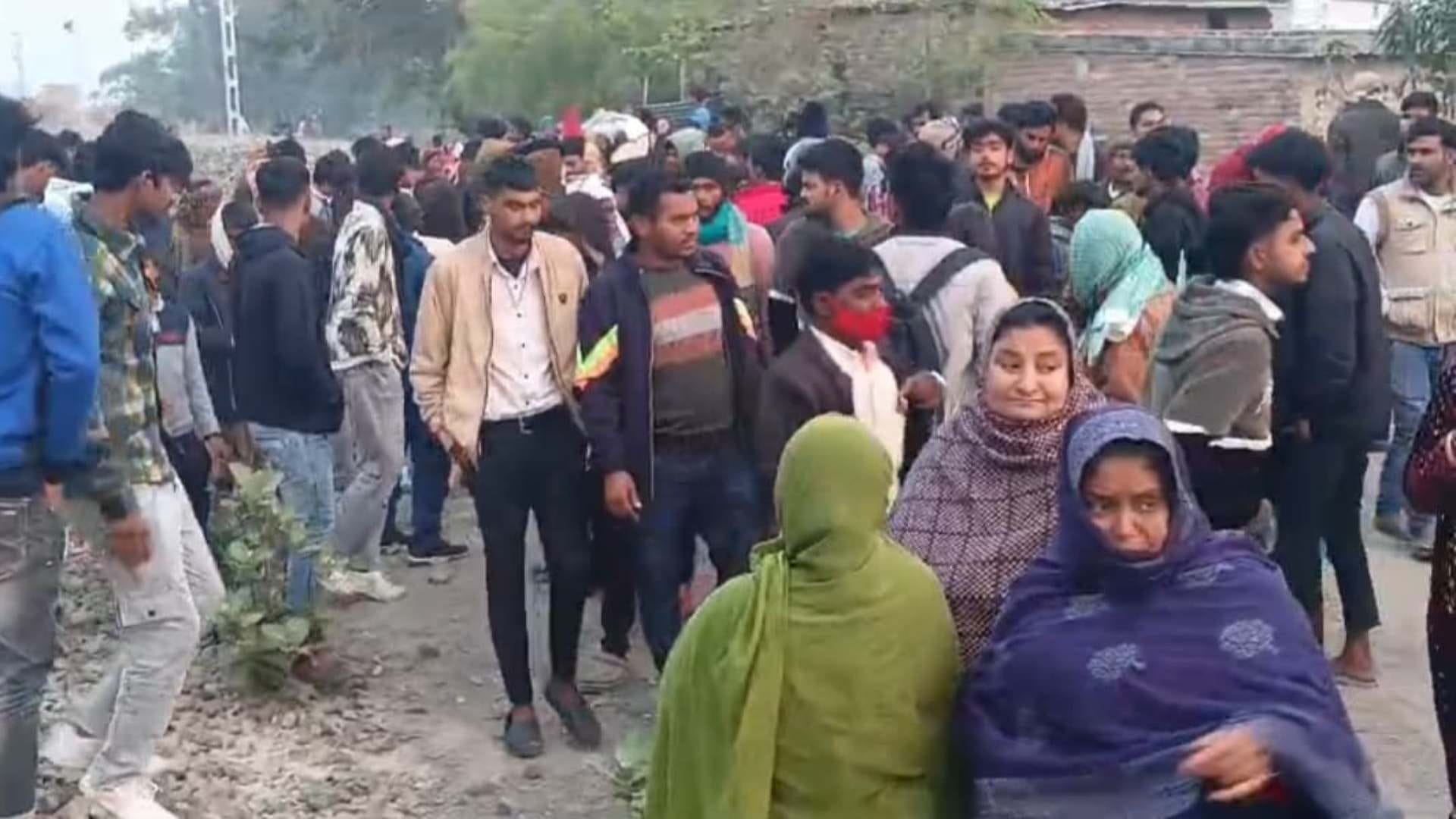 Bihar News : Three teenagers died by train in Bettiah bihar police playing pubg mobile on railway track