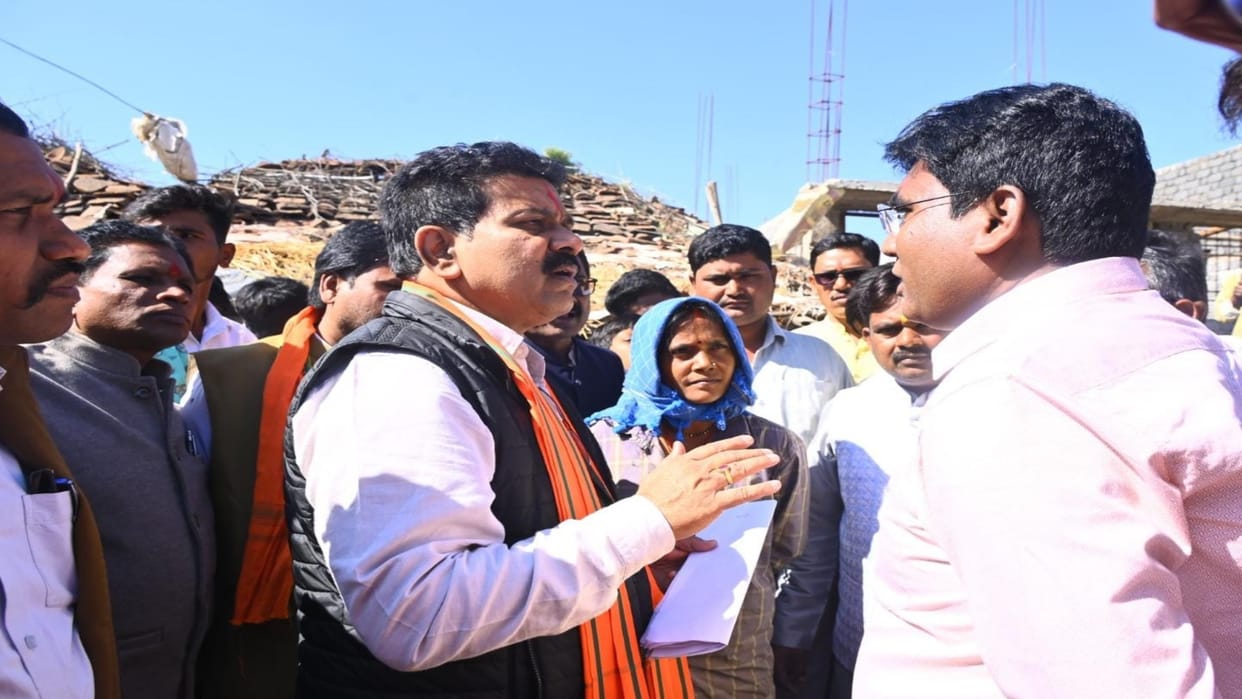 CG: Deputy CM Vijay Sharma inspected PM housing construction work kawardha