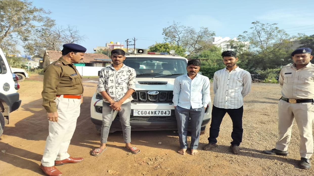 Raipur News: Three fake police arrested for extorting money