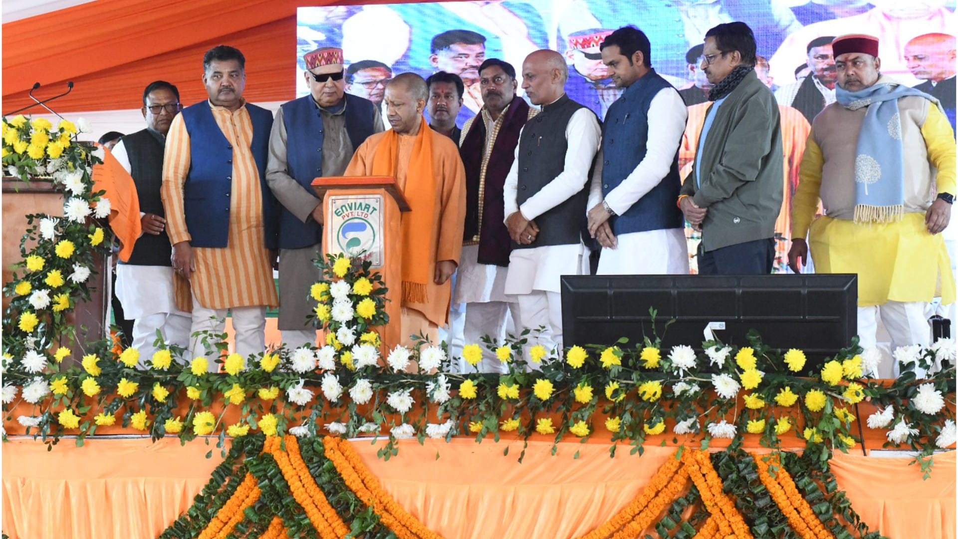 CM Yogi laid the foundation stone and inaugurated development projects worth Rs 1533 crore in Gorakhpur.