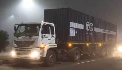 Indore: चालीस साल बाद जहरीले कचरे ने किया सफर, आठ घंटे में भोपाल से पहुंचा पीथमपुर Indore: After forty years, toxic waste travelled, reached Pithampur from Bhopal in eight hours