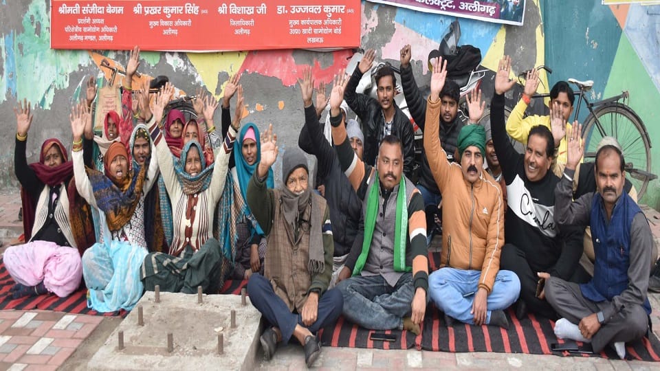 Problem of poles and electricity lines in Nagla Mansingh