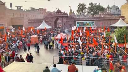 काशी विश्वनाथ धाम: नए साल के पहले दिन आए 7.43 लाख श्रद्धालु, सावन में भी एक दिन में नहीं आए इतने शिवभक्त Record 7.43 lakh devotees visited Baba Vishwanath on the first day of the new year