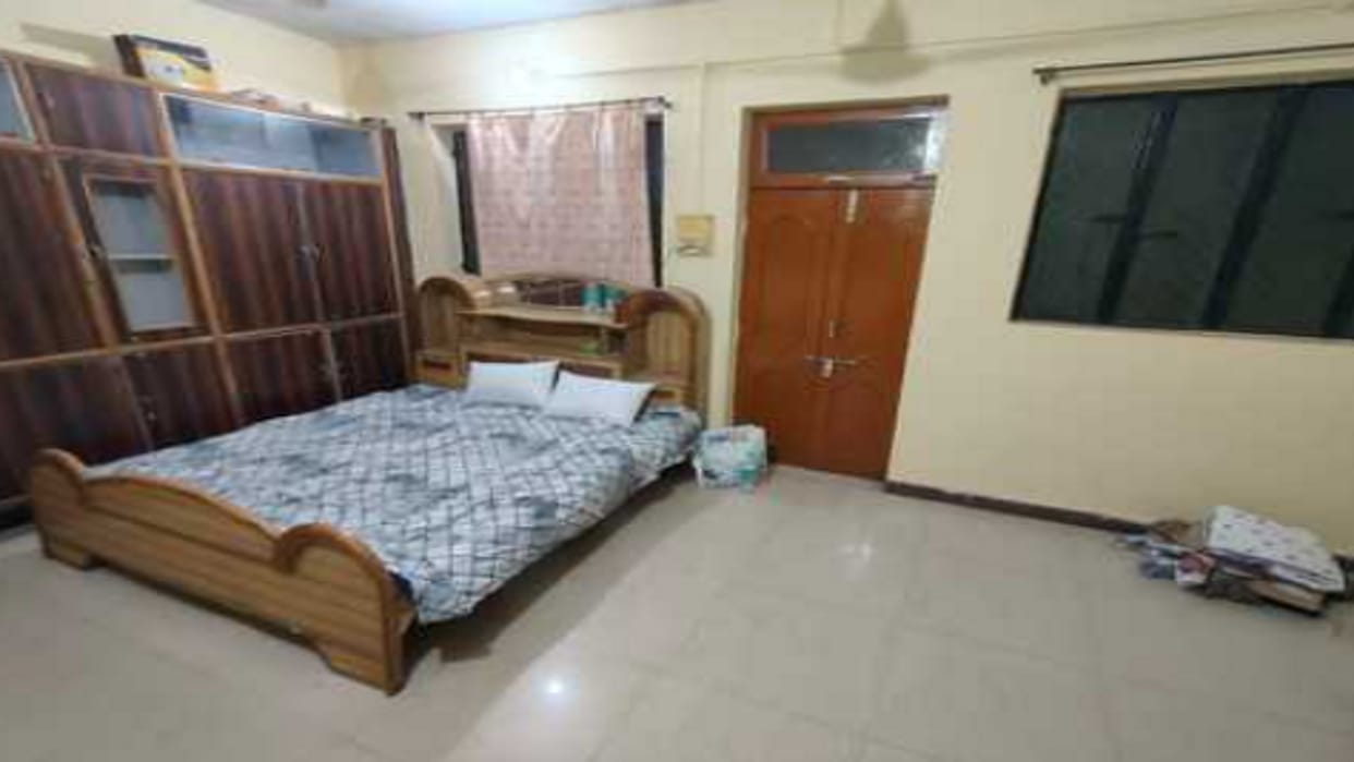 Mahakumbh: Someone is buying TV, beds and rooms for the guests.