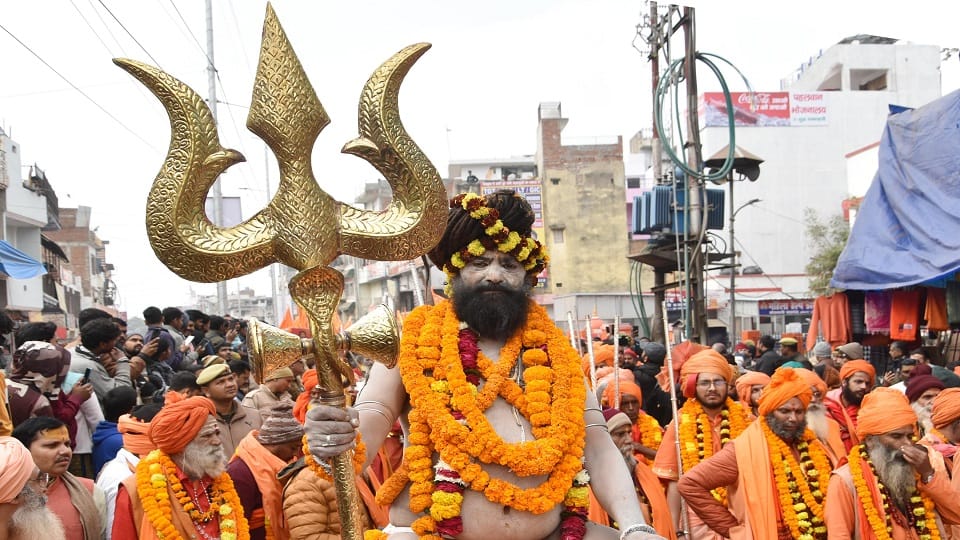 Maha Kumbh 2025 Russian Citizen Caught Illegally Staying in Pilgrim Camp Security Concerns Raised
