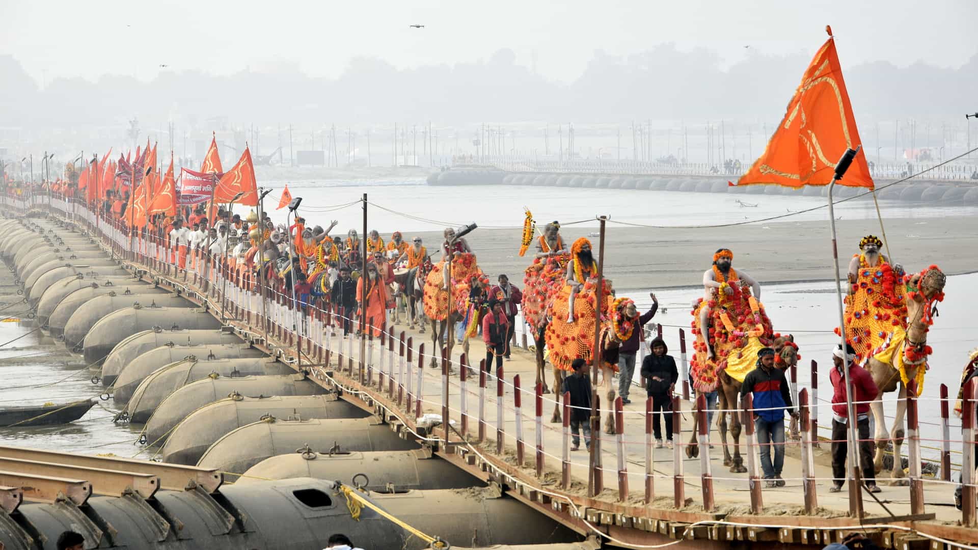 Saints of Panchayati Akhara entered the cantonment in royal style, Naga monks were the center of attraction.