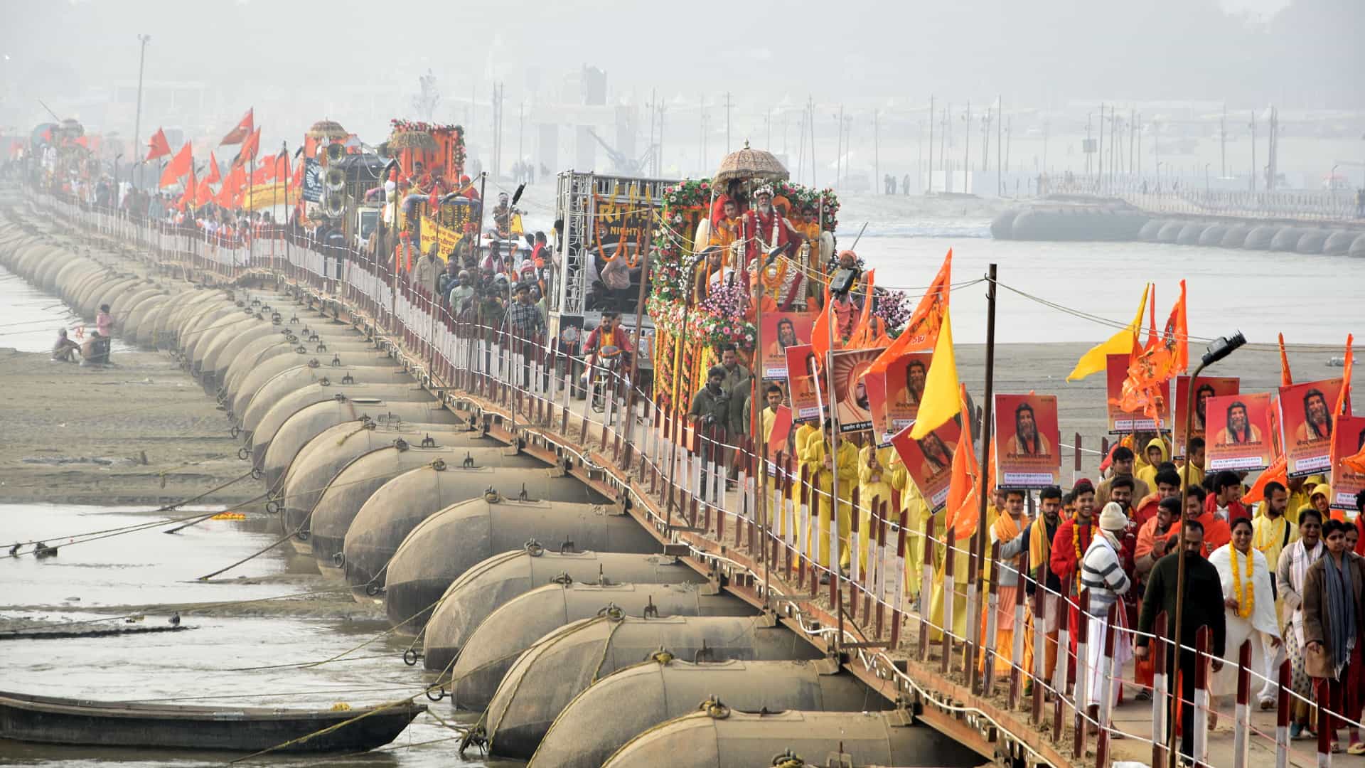 Saints of Panchayati Akhara entered the cantonment in royal style, Naga monks were the center of attraction.