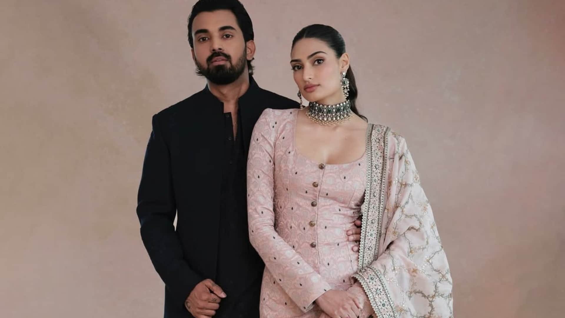 Mom to be Athiya Shetty flaunts baby bump while walking hand in hand with hubby KL Rahul excitement for 2025