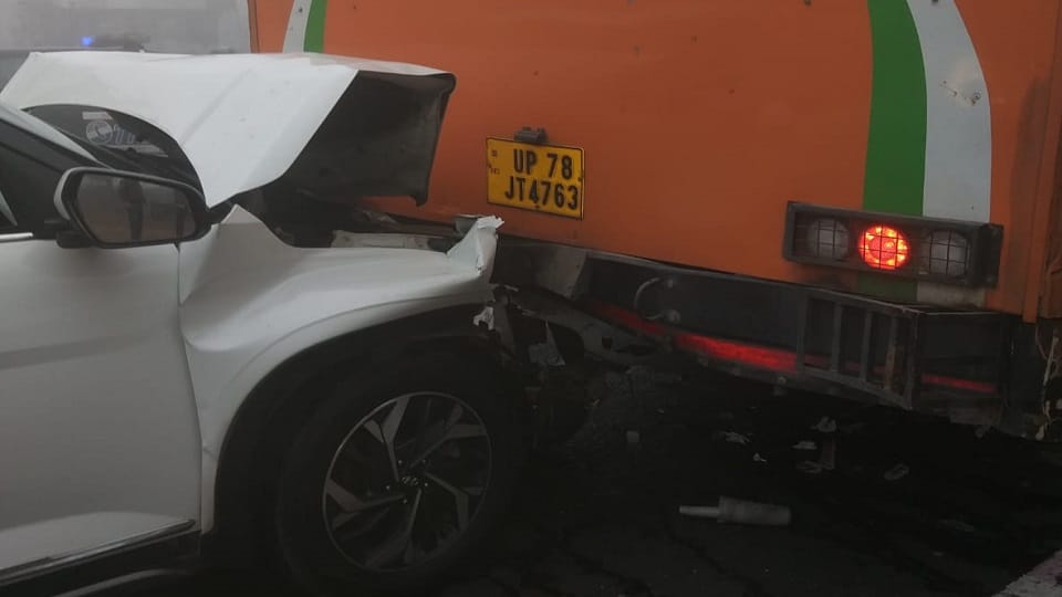 Three vehicles collided in dense fog