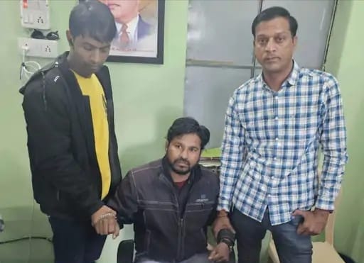 Ratlam: Tehsil office clerk arrested while taking bribe of 15 thousand, had demanded bribe of 50 thousand
