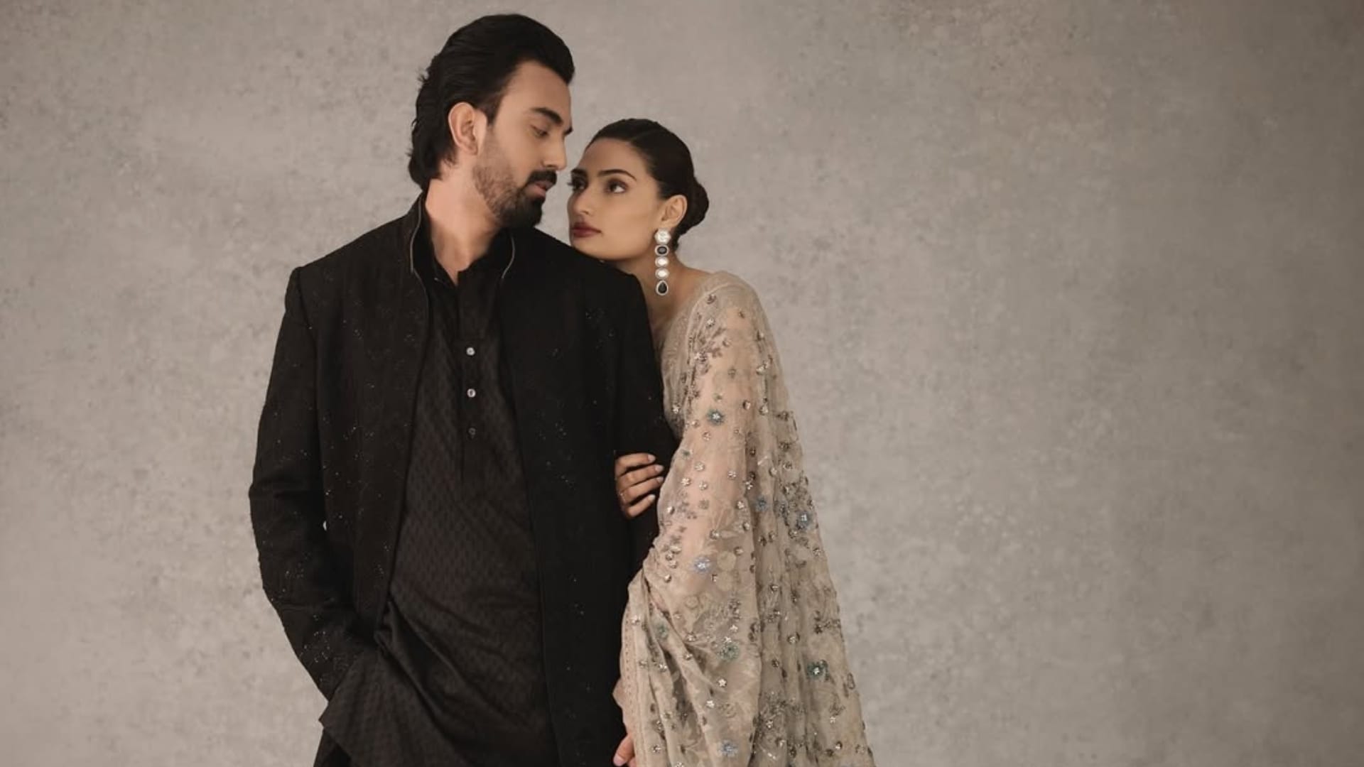 Mom to be Athiya Shetty flaunts baby bump while walking hand in hand with hubby KL Rahul excitement for 2025