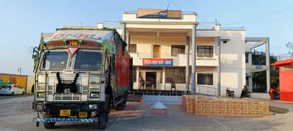 Container full of liquor worth crores seized in Satna, stopped from entering no-entry area