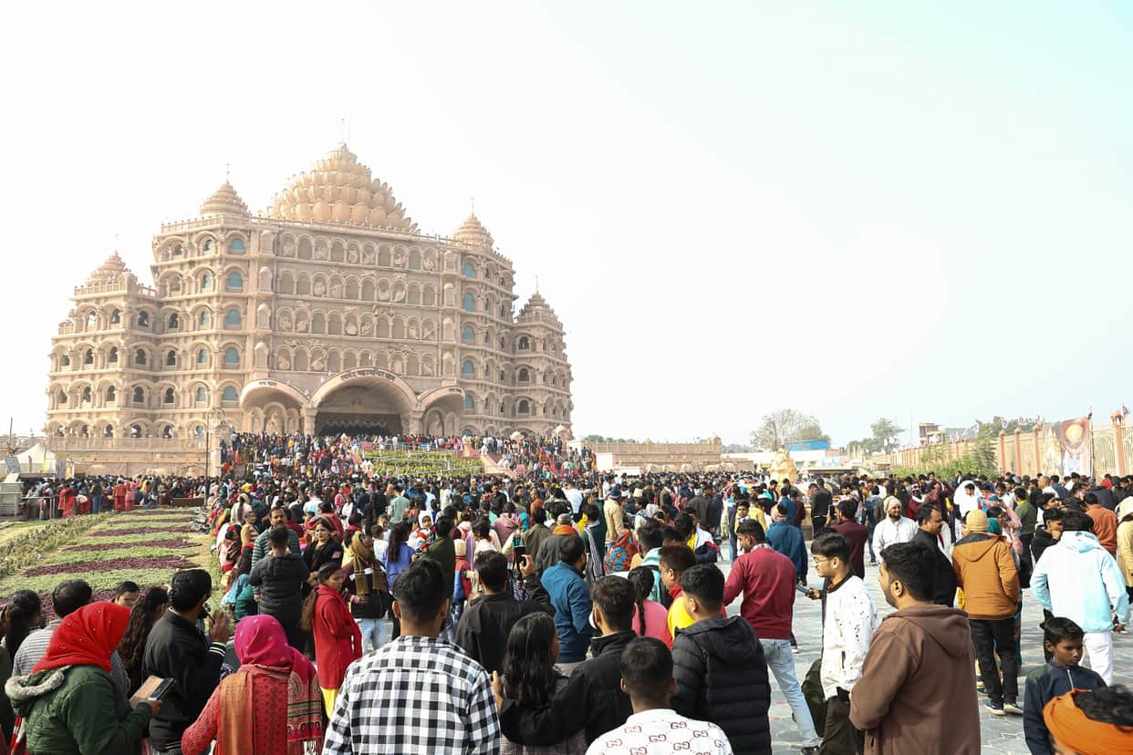 New Year 2025 three lakh devotees reached Swarved Mahamandir Dham