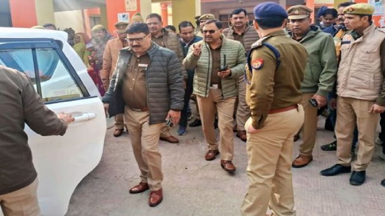 man set himself on fire at SSP office in Badaun