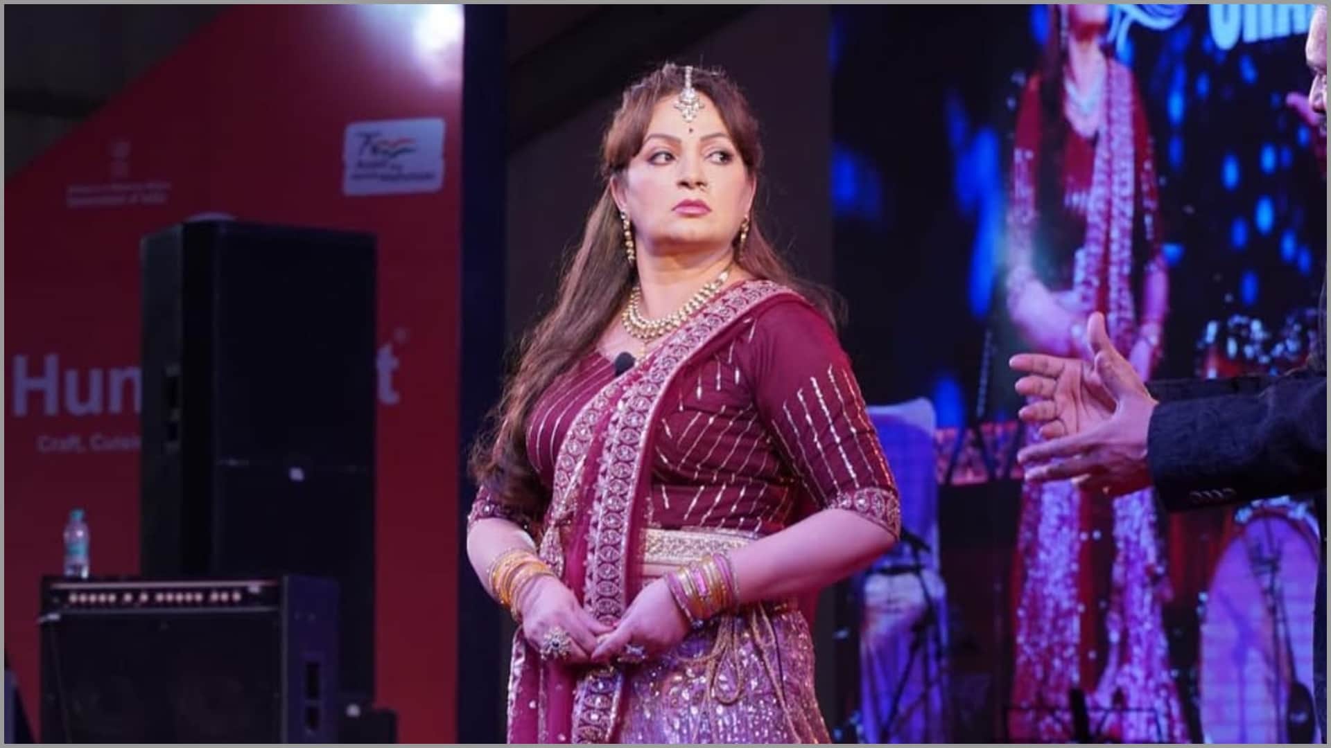 Upasana Singh revealed casting couch incident when south director invited her in hotel room cried for 7 days