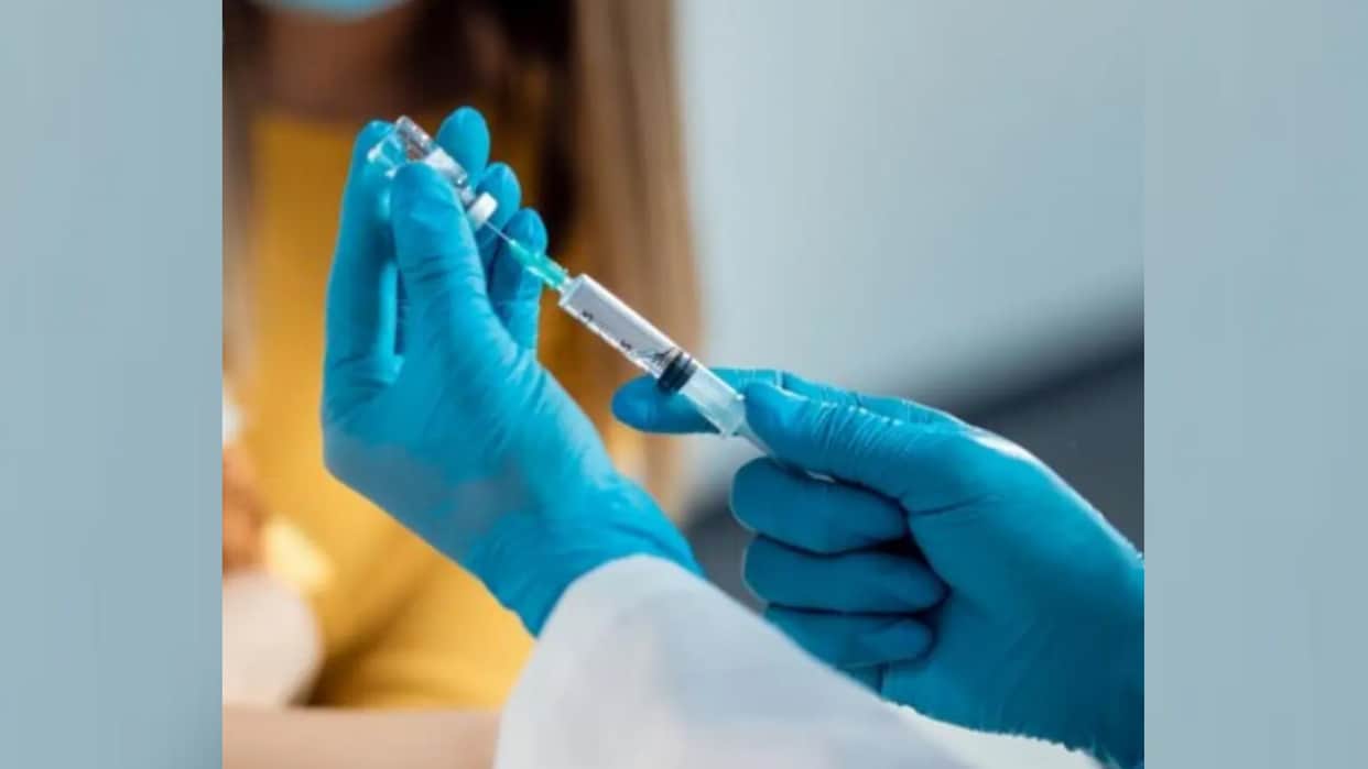 Jhansi: 609 children vaccinated against MR in 63 schools.