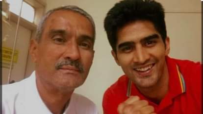 विजेंदर सिंह और उनके पिता महिपाल सिंह