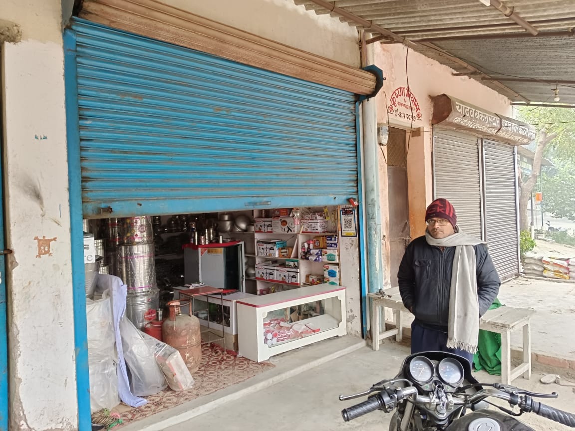 Theft in two jwellers shop in Amethi.