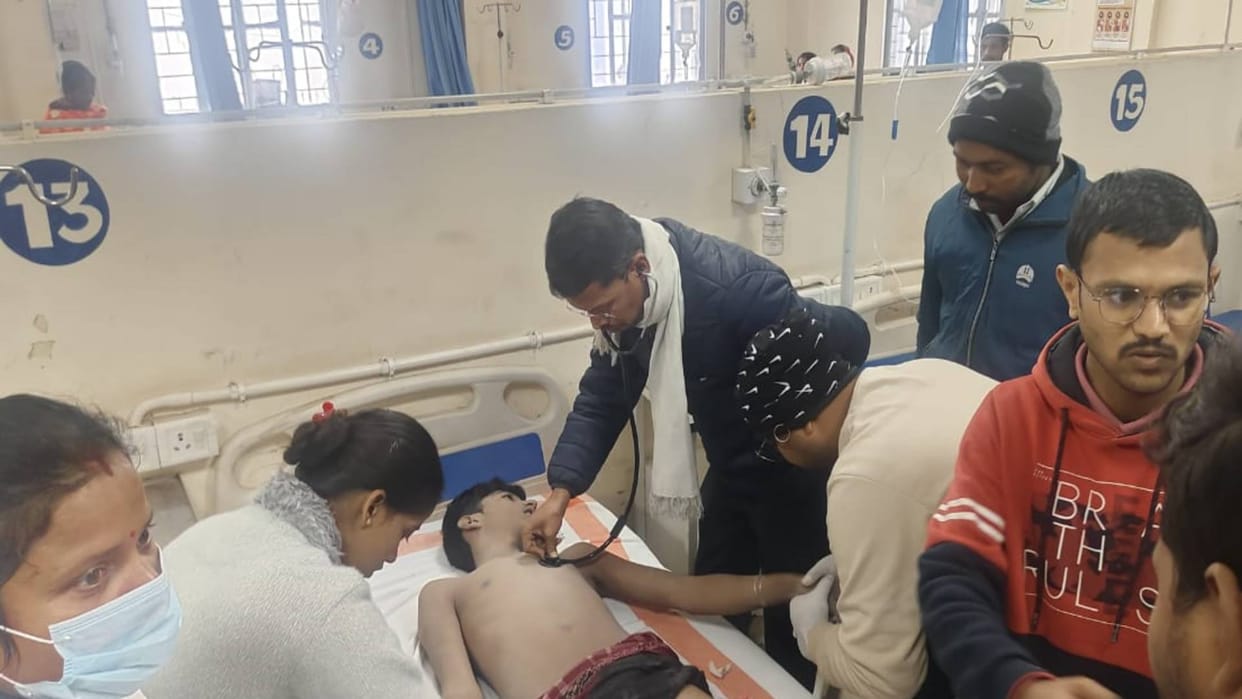 Bihar News School student dies due to electric shock in Nalanda allegation teachers sent cut bamboo