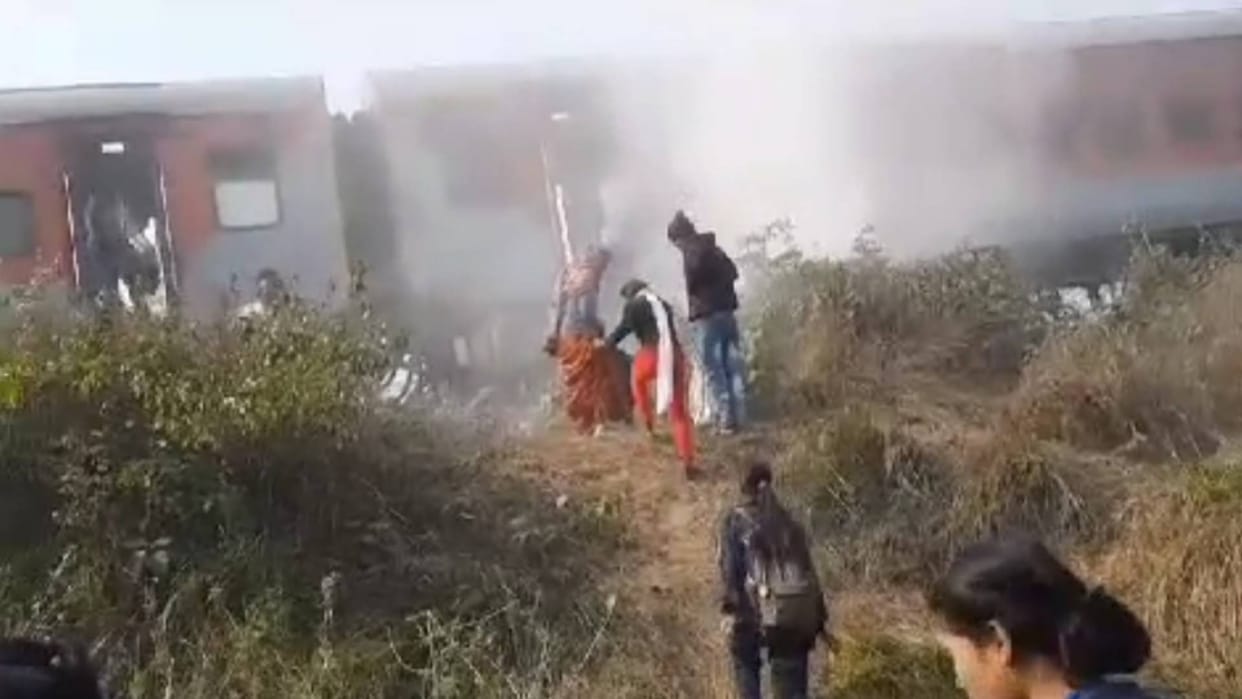 Bihar Train Accident Fire broke out in Pawan Express going from Jaynagar to Mumbai in Madhubani