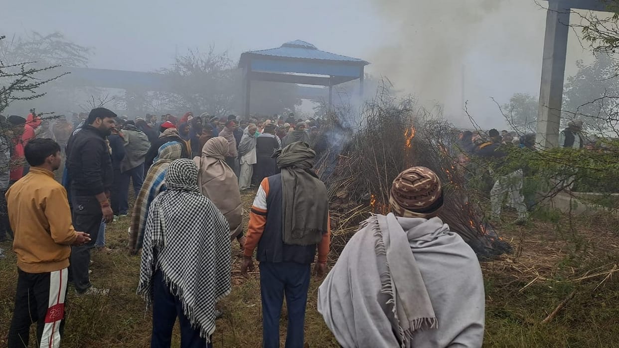 last rites of four deceased were performed in Lisana village of Rewari, four friends had died in road accident