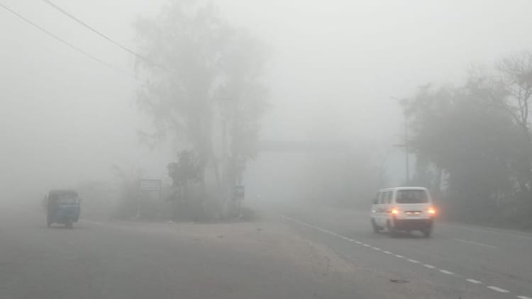 Uttarakhand Weather News: पहाड़ों में पाला और मैदानों में कोहरा बढ़ाएगा ठंड, फिलहाल बारिश के नहीं आसार