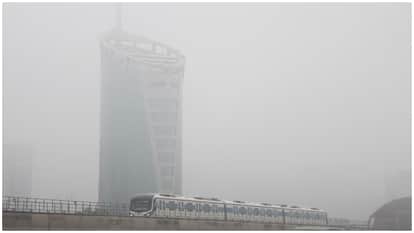 Delhi Weather: Cold and fog continue to attack Delhi, vehicle speed slows down