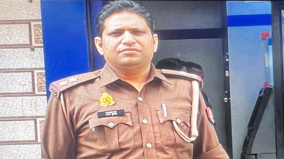 In-charge of Pragati Vihar police post of Khora police station was placed on line duty