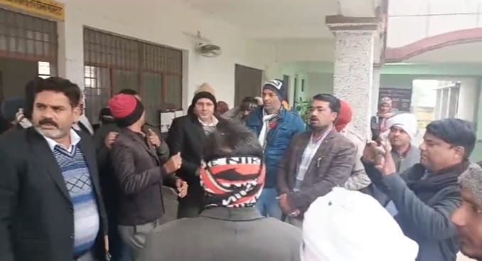 Chitrakoot Lawyers protest in the tehsil premises said litigants are distressed no work is being done