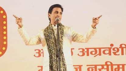 मुरादाबाद में कार्यक्रम के दाैरान कुमार विश्वास