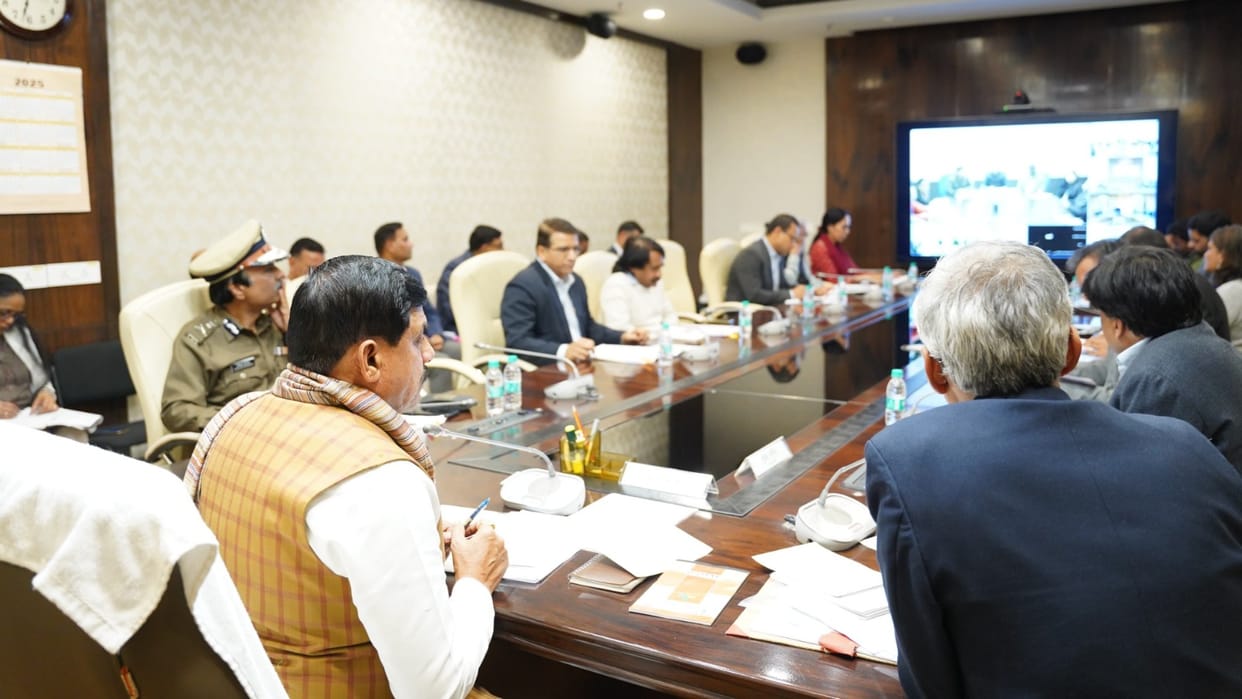MP News: CM listened to the problems of citizens in Samadhan Online, three officers-employees suspended, servi
