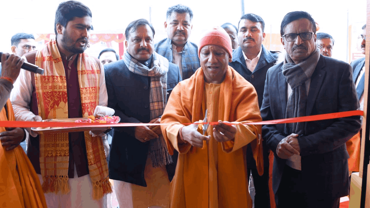 CM Yogi inaugurates night shelter built in Transport Nagar