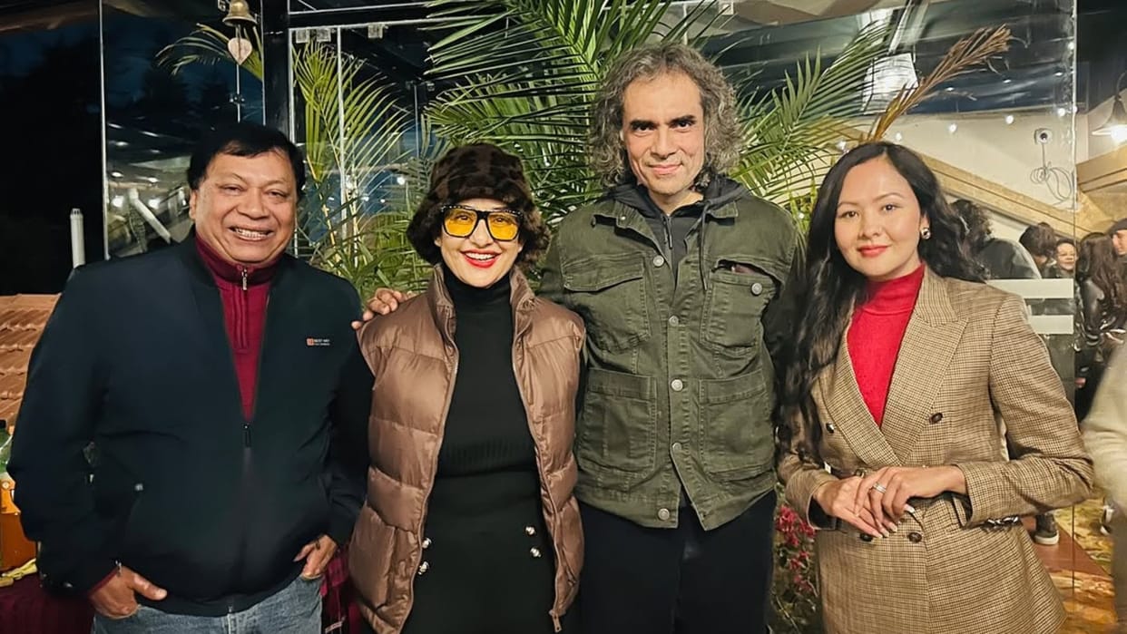 Manisha Koirala reached Kathmandu for holiday pictures with Imtiaz Ali attracted attention of Fans