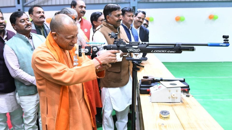 CM Yogi took aim at the target with a rifle in the shooting range in gorakhpur