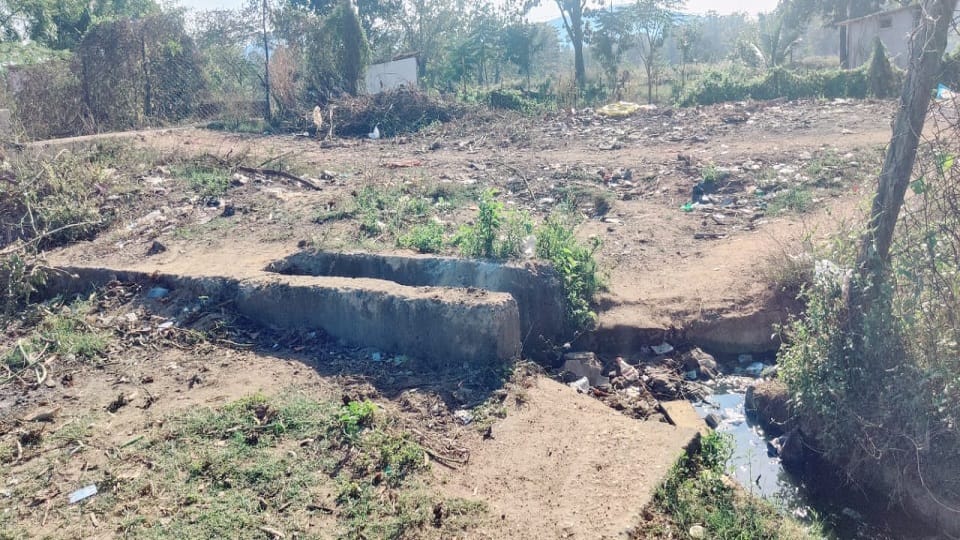Pile of problems in district headquarters lack of basic facilities like water and roads in Bijapur
