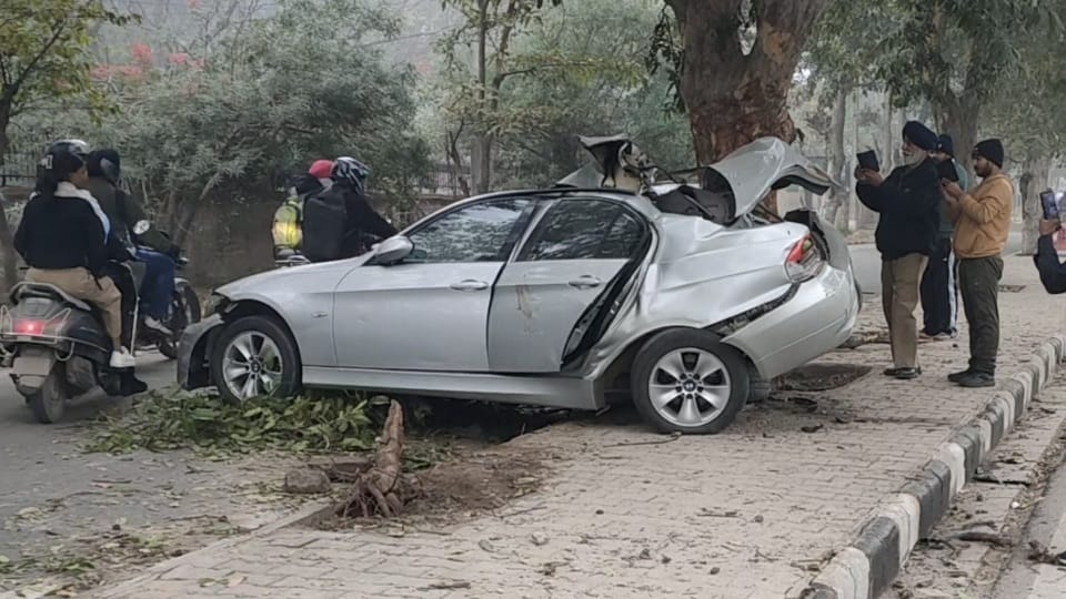 Overspeeding car collides with tree 10 year old child dies in Chandigarh
