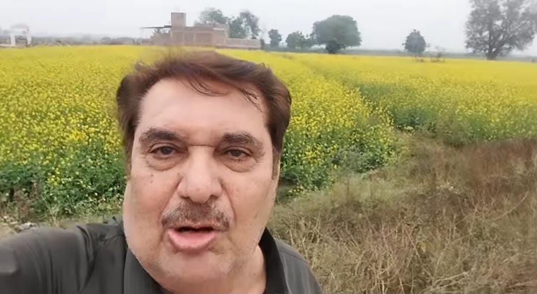 Bollywood actor Raza Muraj could not stop himself from seeing the lush mustard fields