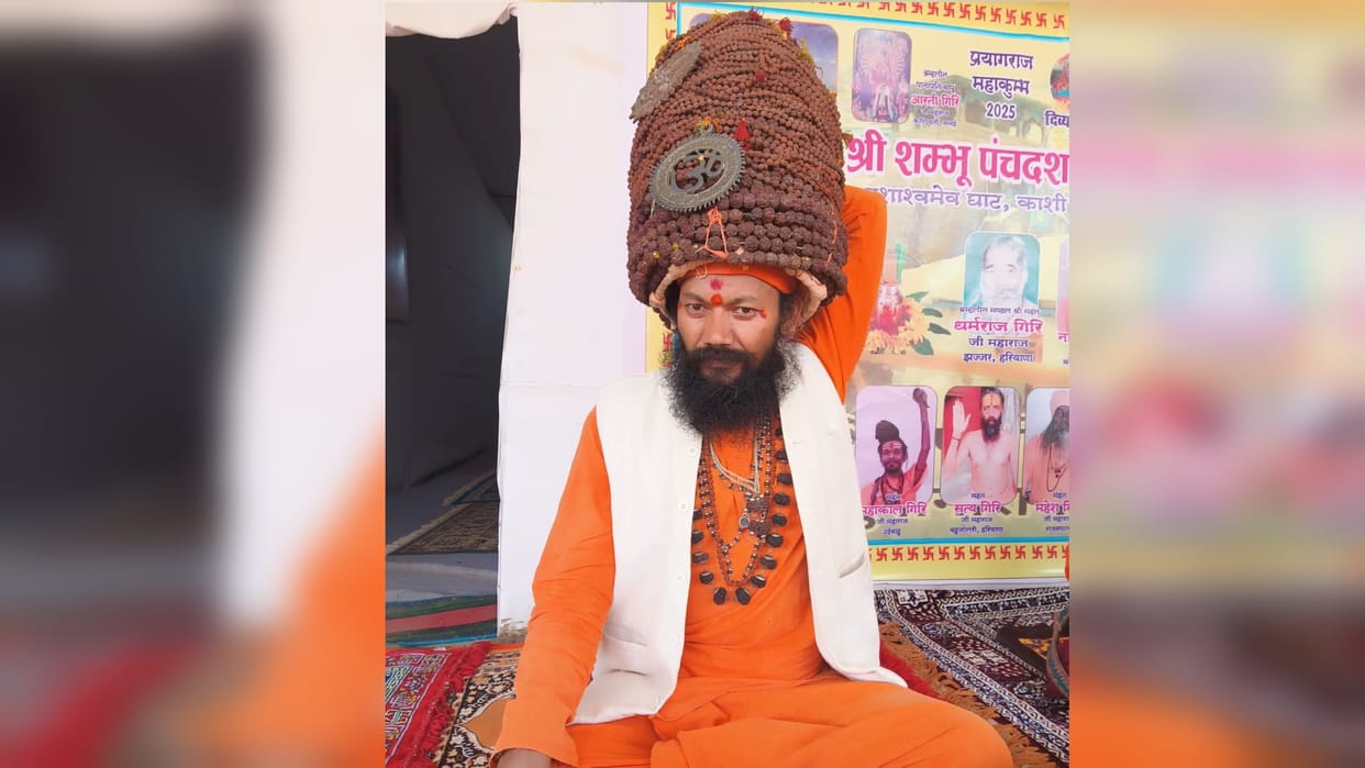 Geeta Nand Giri is doing penance for 12 hours wearing a crown of 45 kg Rudraksha beads