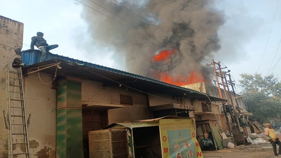 fire broke out in the warehouse of a tent house