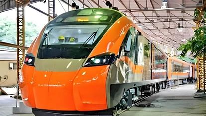 first sleeper Vande Bharat can run between Lucknow and Mumbai journey will be completed in 10 hours