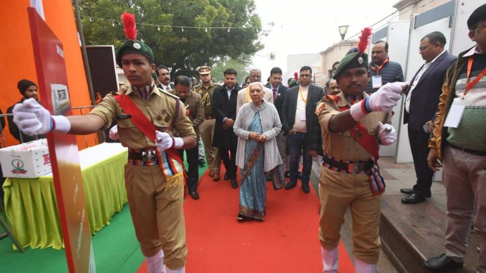 Amar Ujala Sangam: Governor AnandiBen Patel reached Sangam inspected stalls children gave presentation