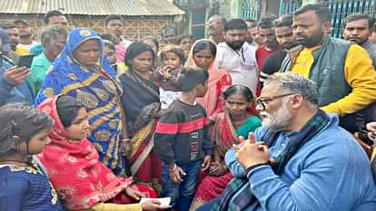 Bihar MP Pappu Yadav reached house of late photojournalist Nilambar Yadav in Purnia gave financial help