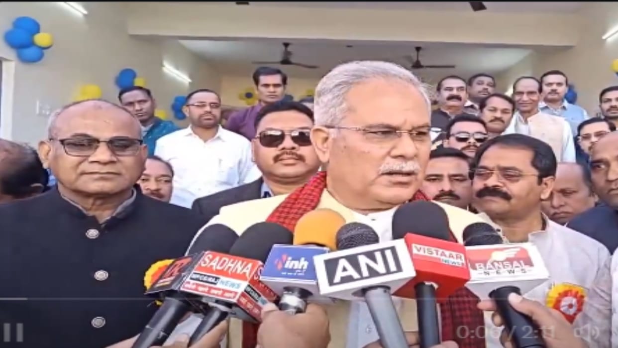 journalist Mukesh rescued a soldier from Naxalites Kidnapping, Bhupesh baghel emotional remembering