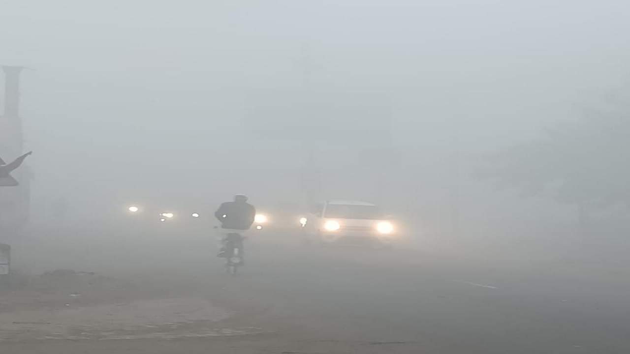 how to drive in fog driving in foggy weather safety tips