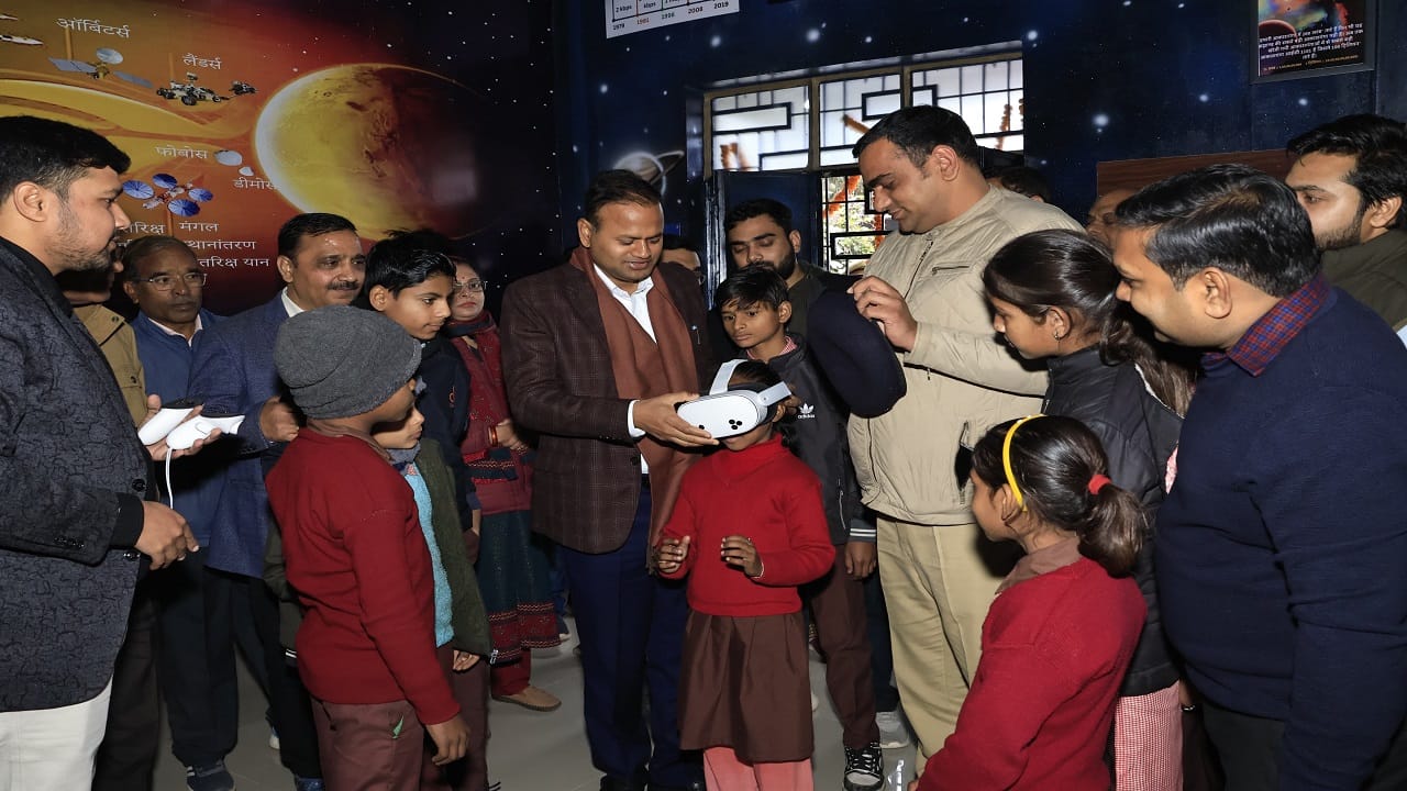 DM inaugurated the astronomy laboratory in Bareilly