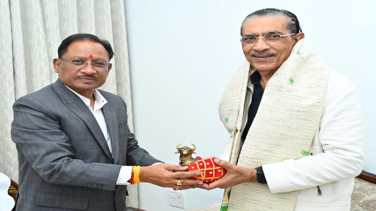 Filmmaker Prakash Jha met CM Sai, discussed possibilities of development of film industry in CG