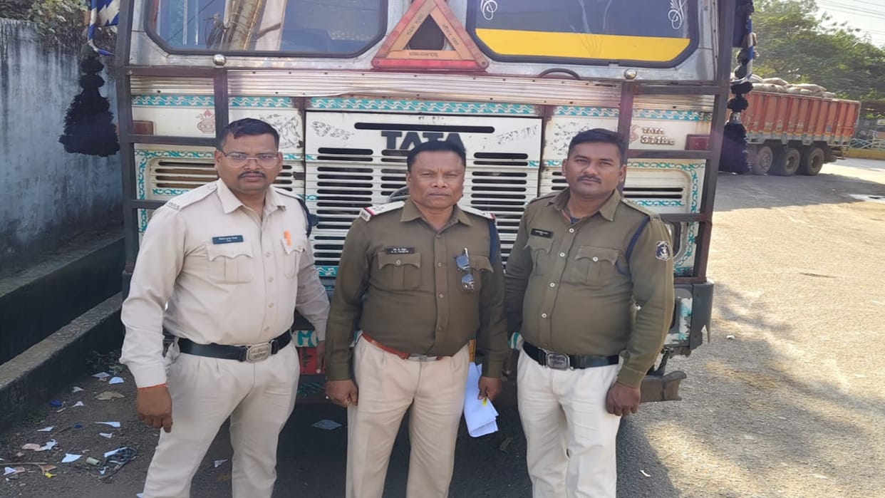 Goods worth Rs 33 lakh including truck stolen in Raipur, police seized it, accused absconding
